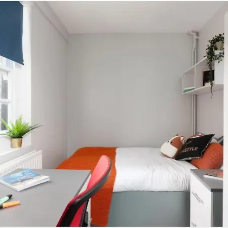 Spacious Room With Shared Facilities Londen Buitenkant foto