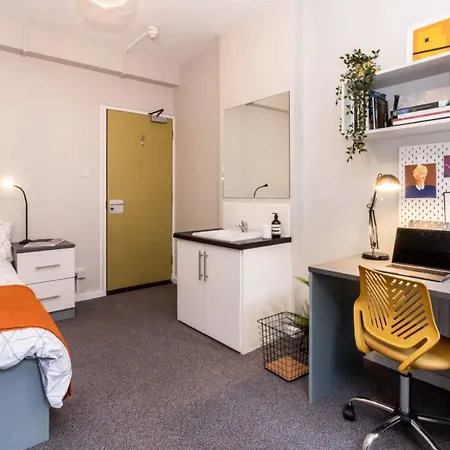 Spacious Room With Shared Facilities Londen Buitenkant foto