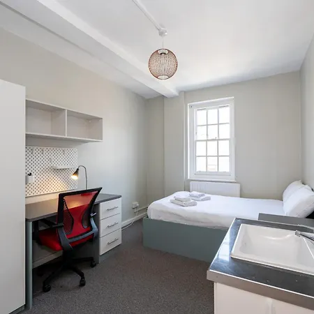 Spacious Room With Shared Facilities Londen Buitenkant foto