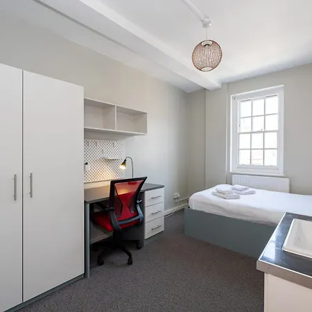 Spacious Room With Shared Facilities Londen Buitenkant foto