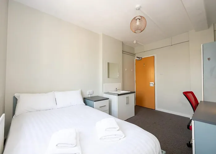 Spacious Room With Shared Facilities